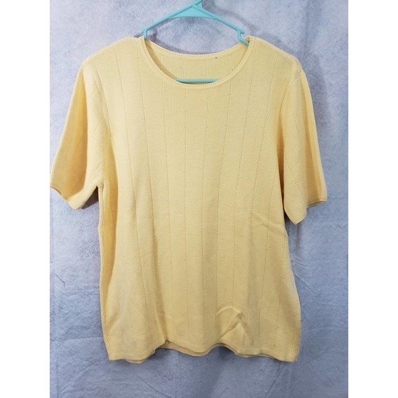 The Unbranded Brand Tops - Unbranded Large yellow knit short-sleeved top. Guc